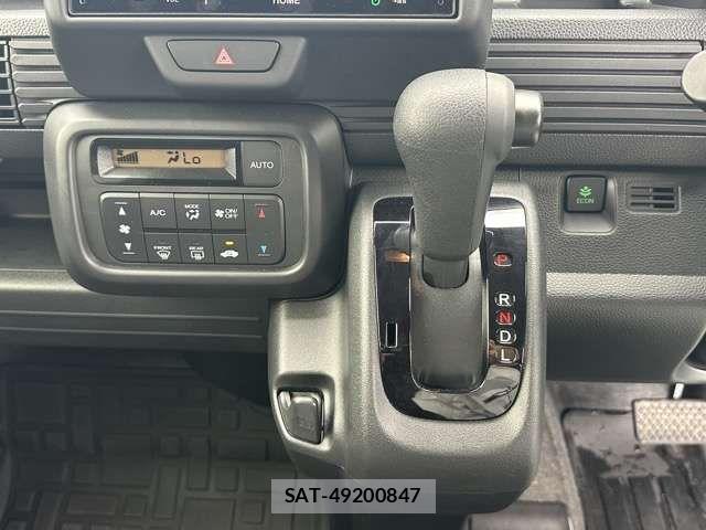 Honda N-VAN 2025-10 8881387-17