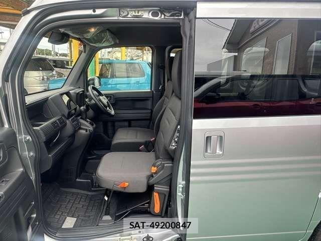 Honda N-VAN 2025-10 8881387-4