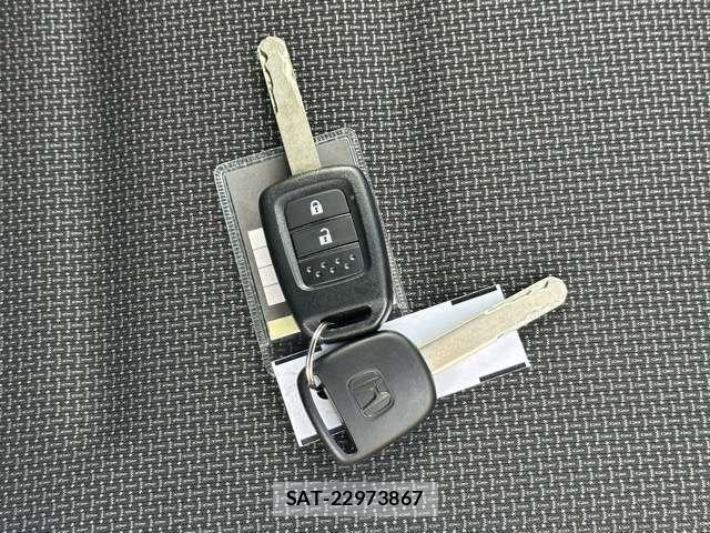 Honda N-VAN 2025-10 6015406-16