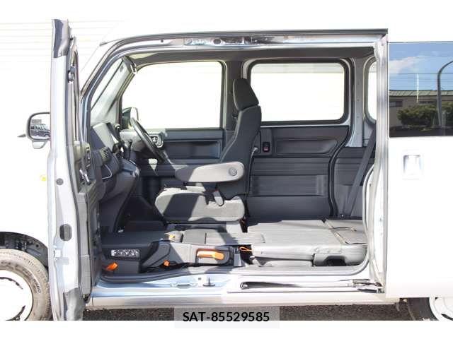 Honda N-VAN 2024-10 7329104-8
