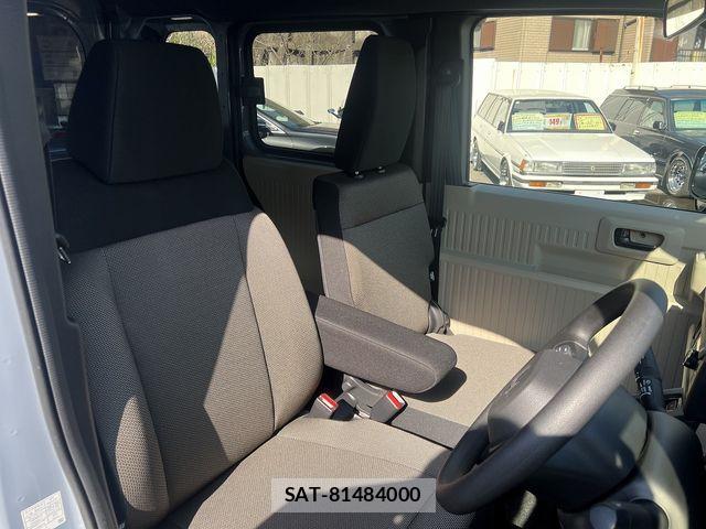 Honda N-VAN e: 2025-01 4975071-6