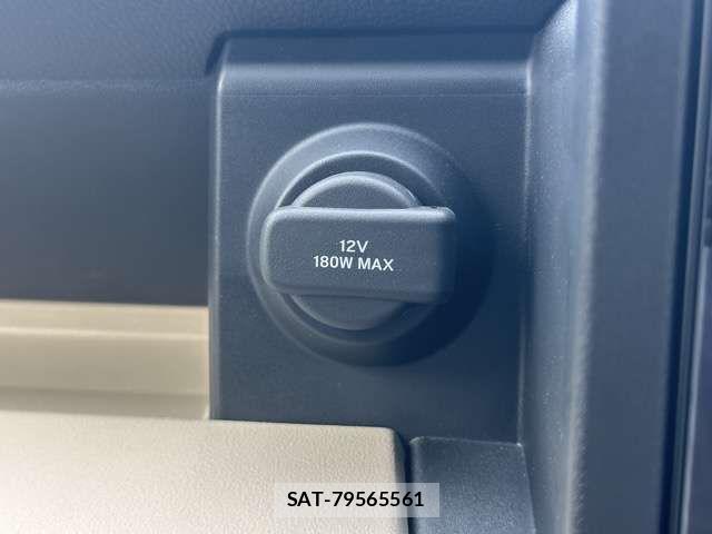 Honda N-VAN e: 2025-05 7456558-17