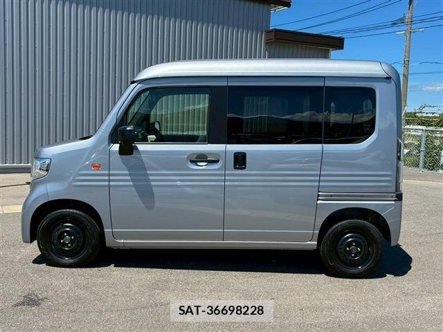 Honda N-VAN e: 2025-01 8037431-8