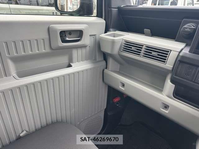 Honda N-VAN e: 2025-05 8037429-13