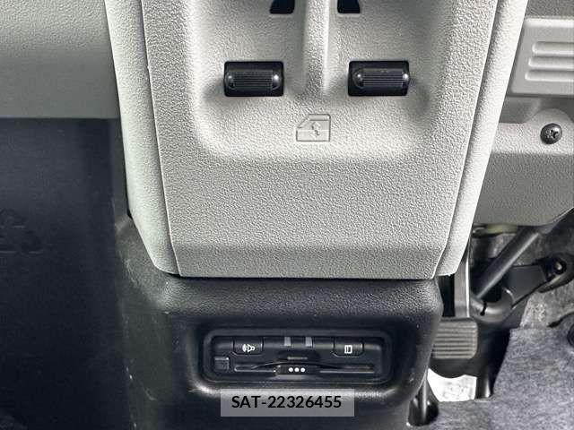 Honda N-VAN e: 2025-02 8101027-16