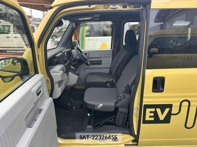 Honda N-VAN e: 2025-02 8101027-4