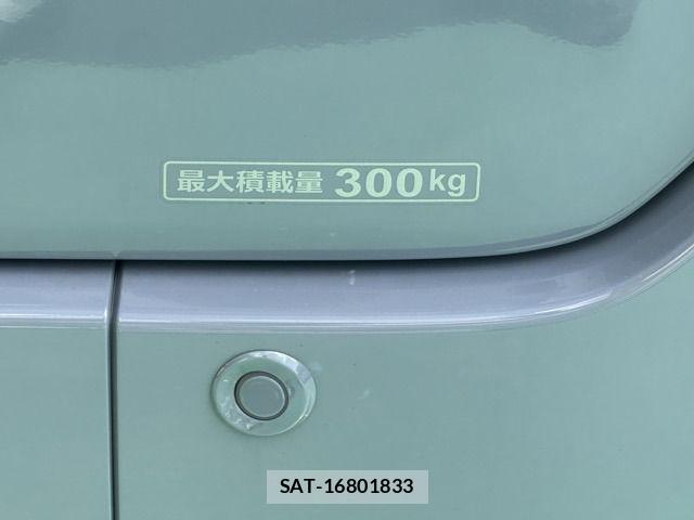 Honda N-VAN e: 2025-02 8209380-8