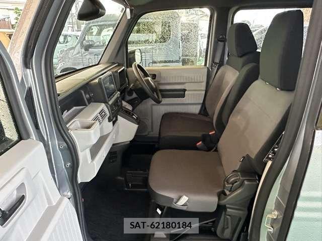 Honda N-VAN e: 2025-01 8209381-4