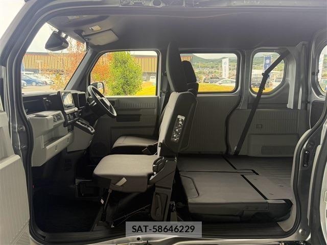 Honda N-VAN e: 2024-10 8628237-19