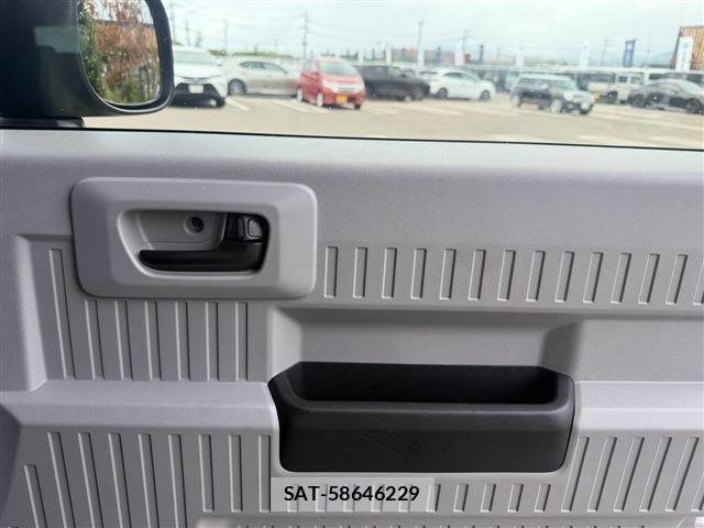 Honda N-VAN e: 2024-10 8628237-29