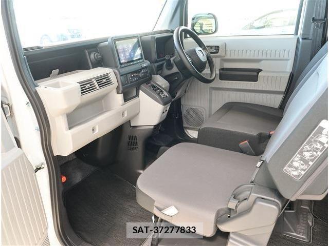 Honda N-VAN e: 2025-02 8745001-9