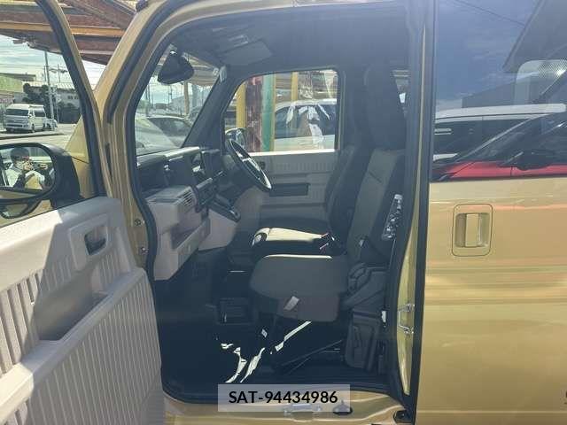 Honda N-VAN e: 2025-03 8797026-4