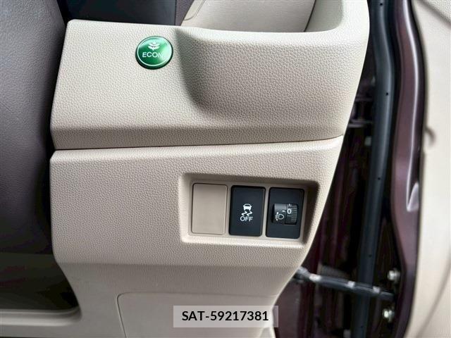 Honda N-WGN 2016-09 6677412-26