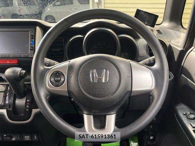 Honda N BOX 2017-06 6135363-10