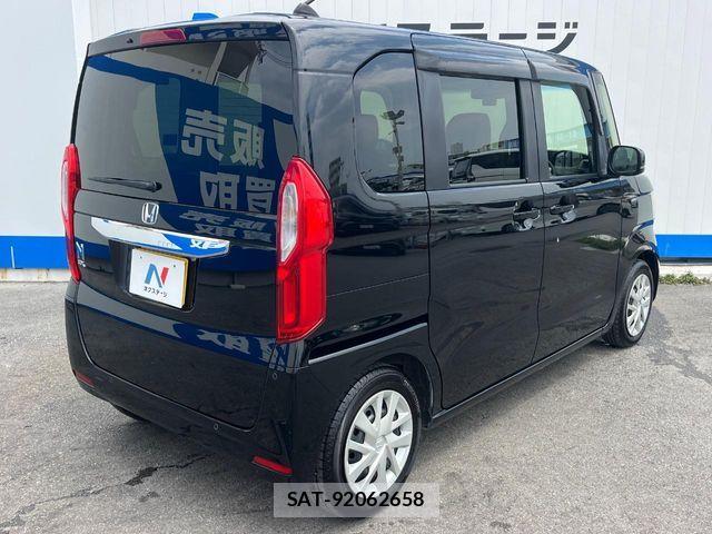Honda N BOX 2022-08 6677069-17