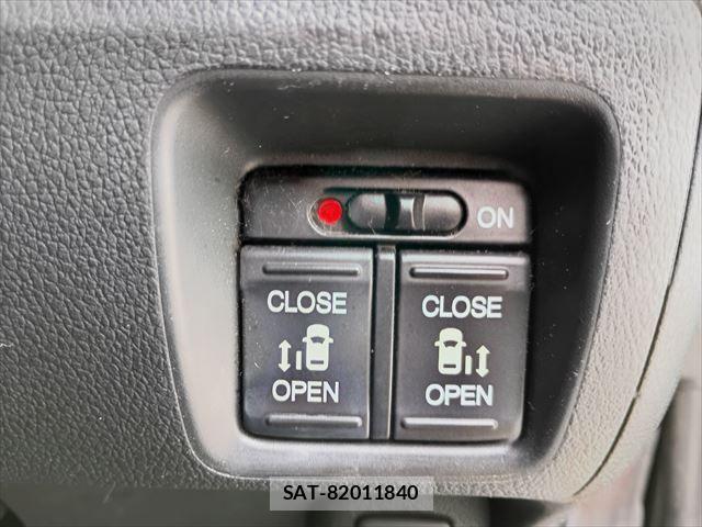 Honda N BOX 2017-03 6683912-25
