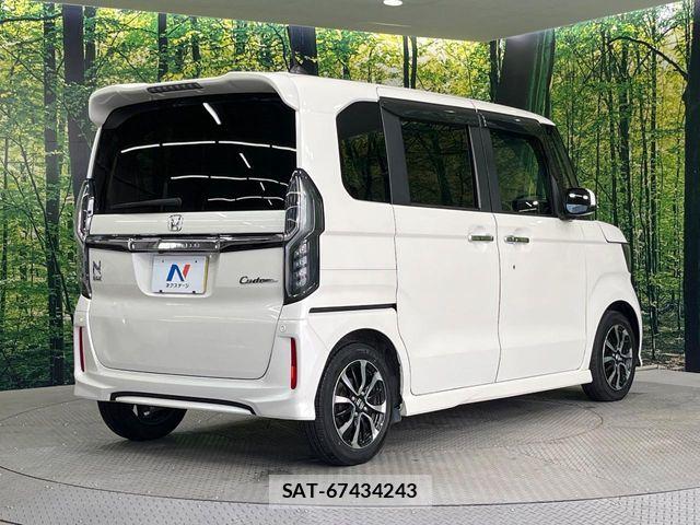 Honda N BOX 2018-04 6716776-16