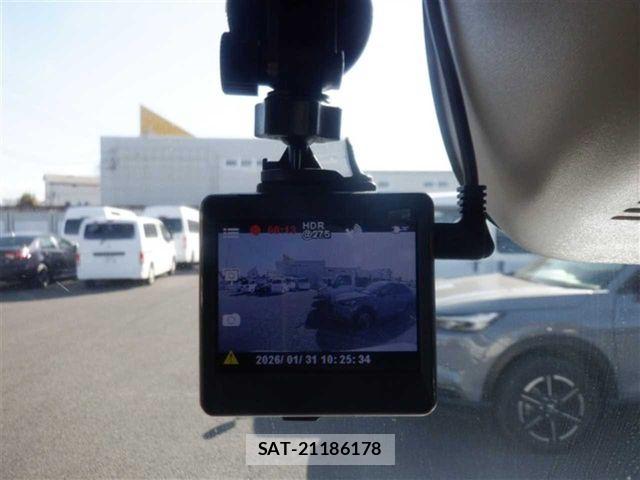 Honda N BOX 2023-11 6716762-7