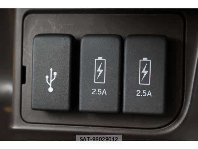 Honda N BOX 2023-05 6716779-17