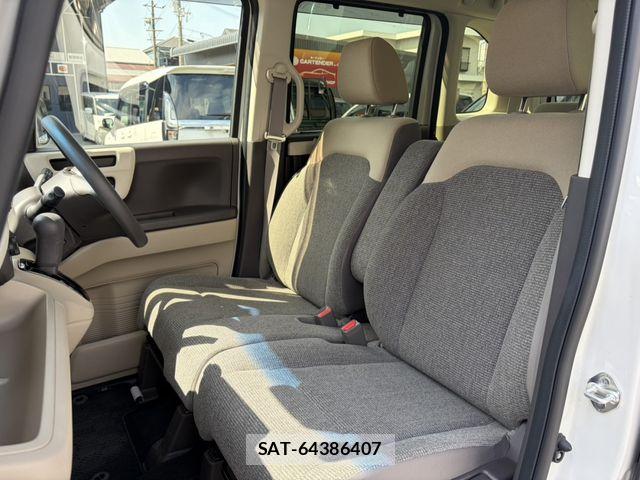 Honda N BOX 2018-05 6752542-18