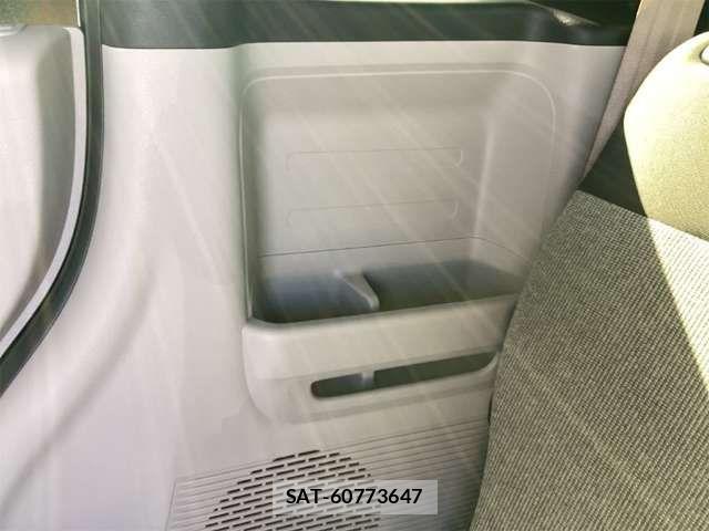 Honda N BOX 2025-10 6909697-19