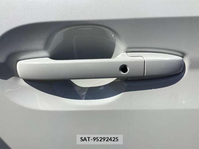 Honda N BOX 2022-03 6909742-17