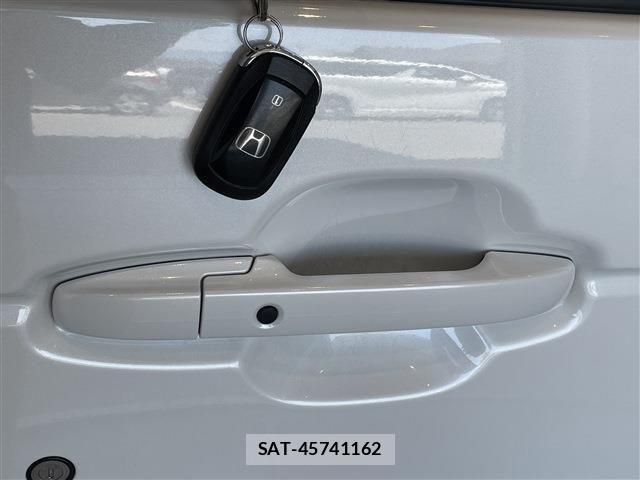 Honda N BOX 2024-05 6909749-11