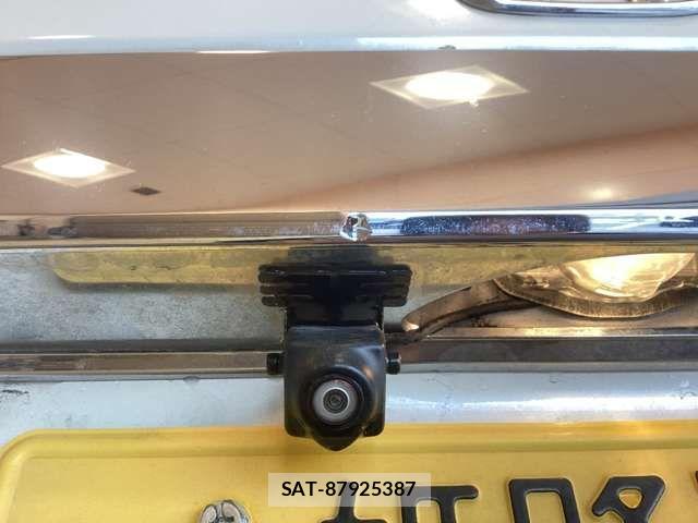 Honda N BOX 2018-02 6909773-16