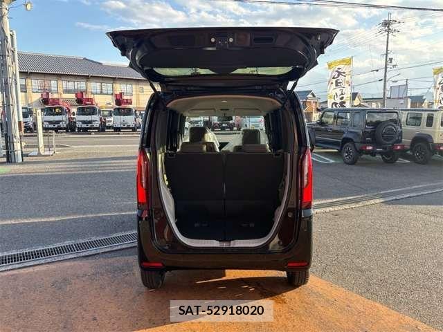 Honda N BOX 2026-03 6909668-9