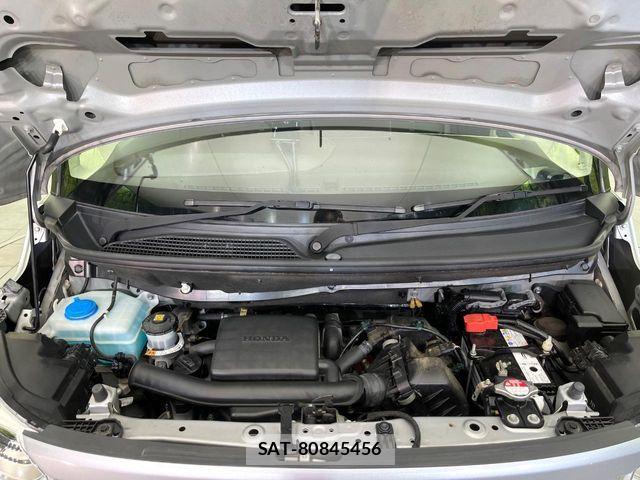 Honda N BOX 2023-04 6996116-17