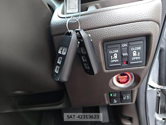 Honda N BOX 2023-08 7059796-16