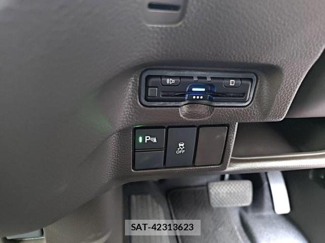 Honda N BOX 2023-08 7059796-17