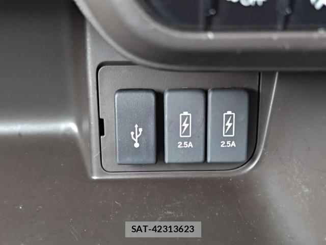 Honda N BOX 2023-08 7059796-18