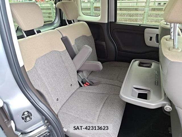Honda N BOX 2023-08 7059796-24