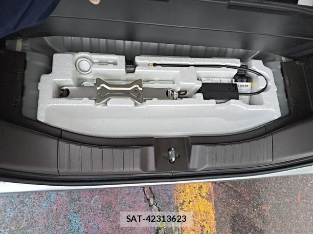 Honda N BOX 2023-08 7059796-27