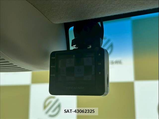 Honda N BOX 2019-09 7222392-29
