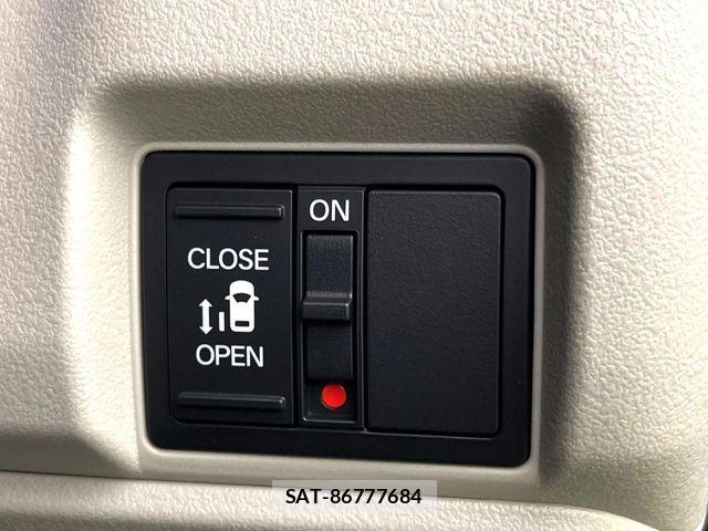 Honda N BOX 2026-05 7215851-3