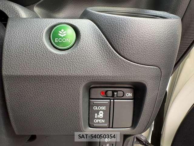 Honda N BOX 2017-04 7217875-14
