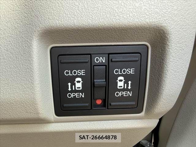 Honda N BOX 2023-10 7222453-4