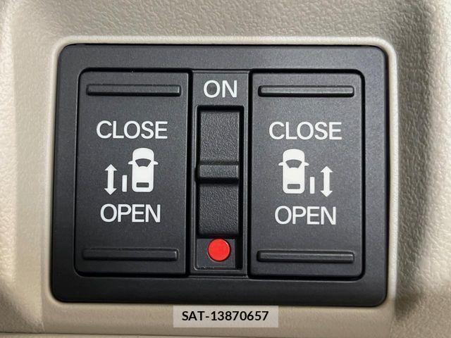 Honda N BOX 2025-10 7251653-4