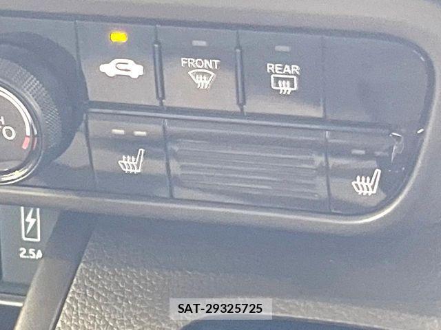 Honda N BOX 2022-11 7272453-6