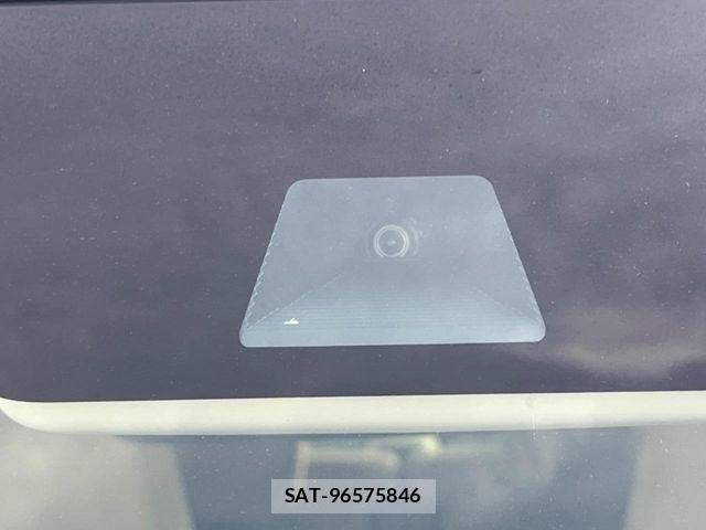 Honda N BOX 2019-11 7325827-2
