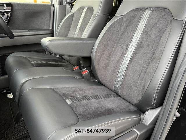 Honda N BOX 2023-10 7328667-16