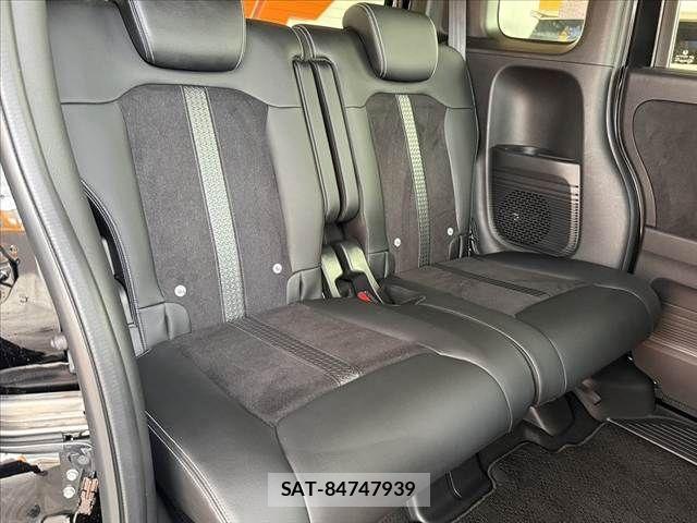 Honda N BOX 2023-10 7328667-17