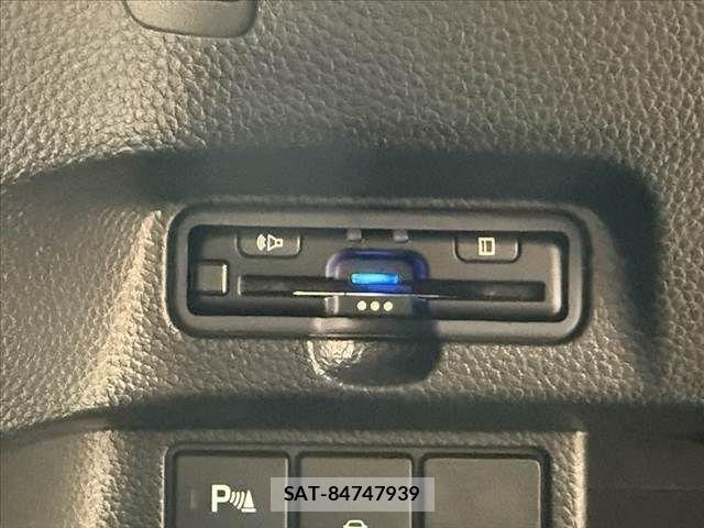 Honda N BOX 2023-10 7328667-26