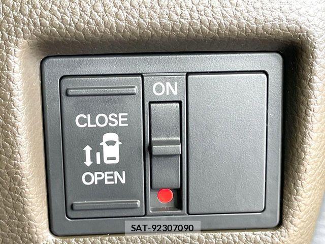 Honda N BOX 2023-09 7328706-3
