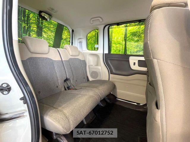 Honda N BOX 2017-11 7358935-8