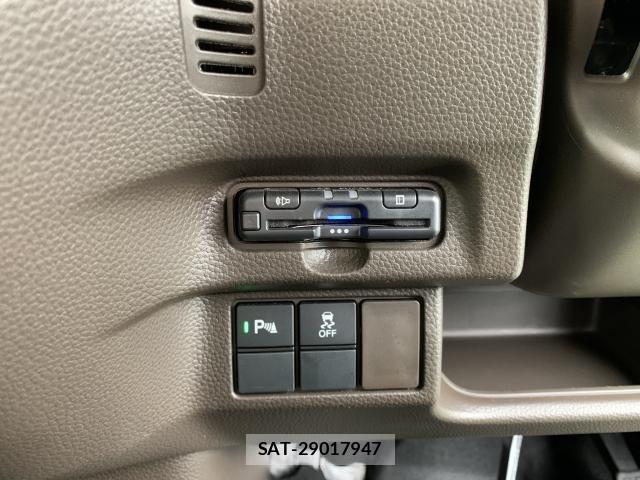 Honda N BOX 2023-04 7358932-8