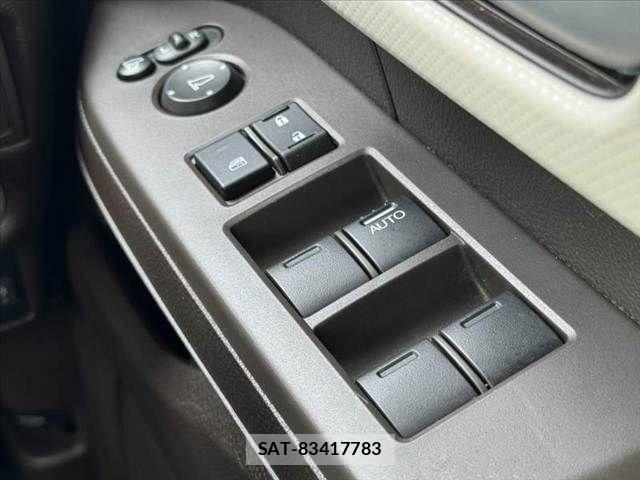 Honda N BOX 2021-05 7358943-25