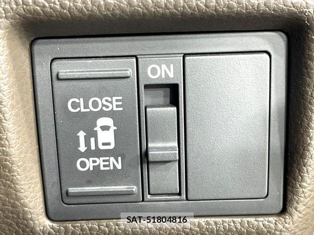 Honda N BOX 2023-04 7358936-5